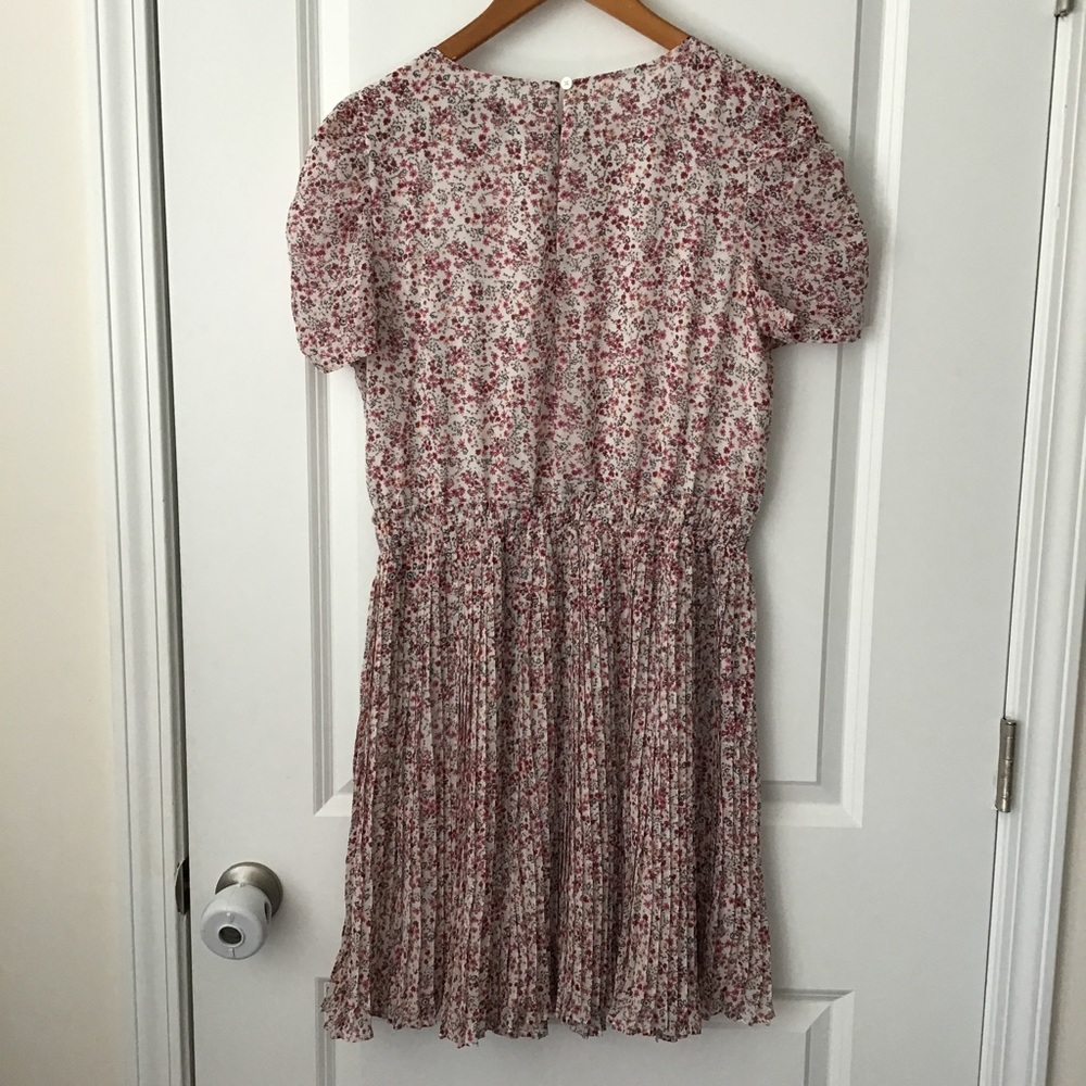 Ruched sleeve, pink and white floral print LOFT dress with pleated skirt - Picture 6 of 10